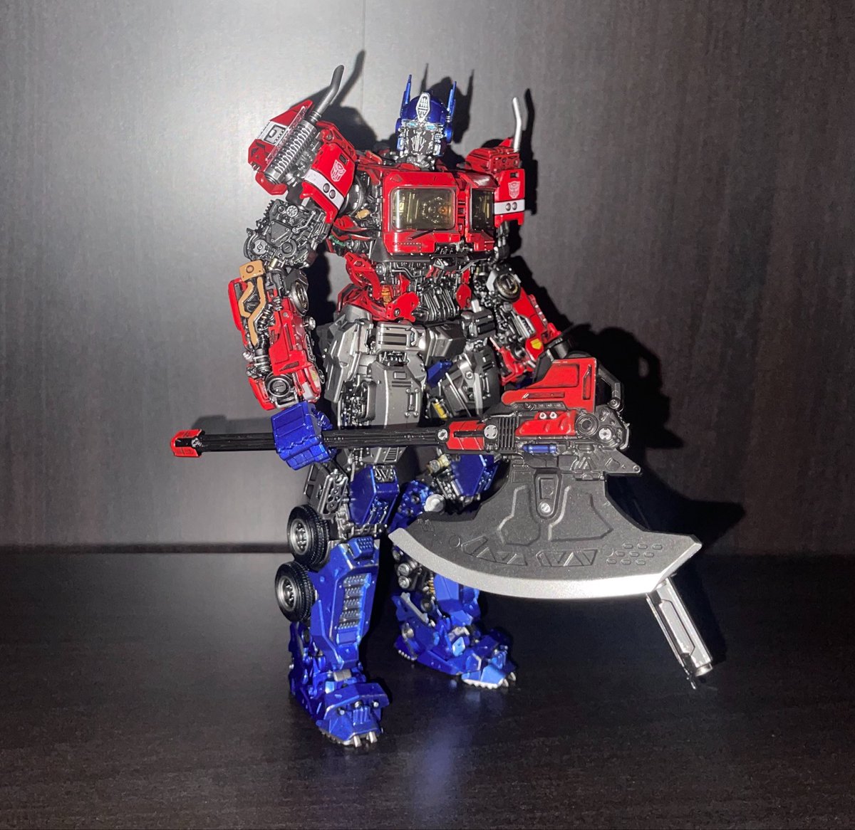 Gleavo_'s tweet photo. Yolopark Bumblebee movie Optimus Prime is really good, I’m not the best poser but he just looks good no matter what. Highly recommend 
#Transformers #OptimusPrime https://t.co/6FNBcrQMmM