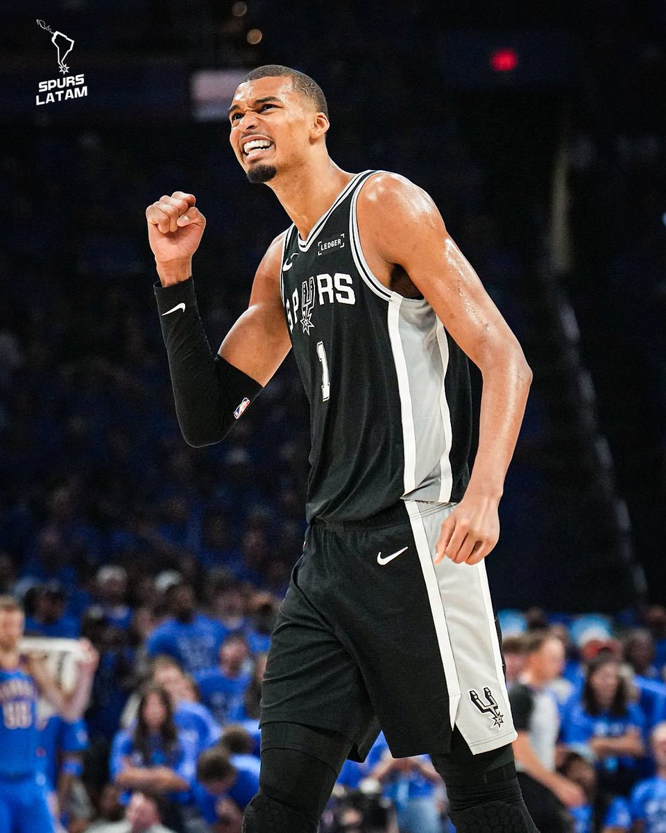 Spurs_Latam's tweet photo. HIJOS NUESTROS MORIRÁN.

ESTAMOS EN LAS FINALES DE LA NBA.

LOS RECONTRA COGIMOS EN SU CASA.

ESTAMOS DEVUELTA.

NO HAY INVENCIBLES PARA EL EQUIPO DEL PUEBLO.

VAMOS ❤️ https://t.co/5uWqDzUvBn
