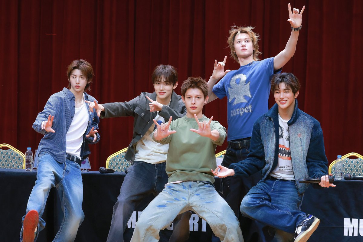 cortis_juhoon_'s tweet photo. 260525 내가 많이 좋아해 코르티스🫐🩷
#CORTIS #코르티스 #주훈 https://t.co/bb01keAg9l