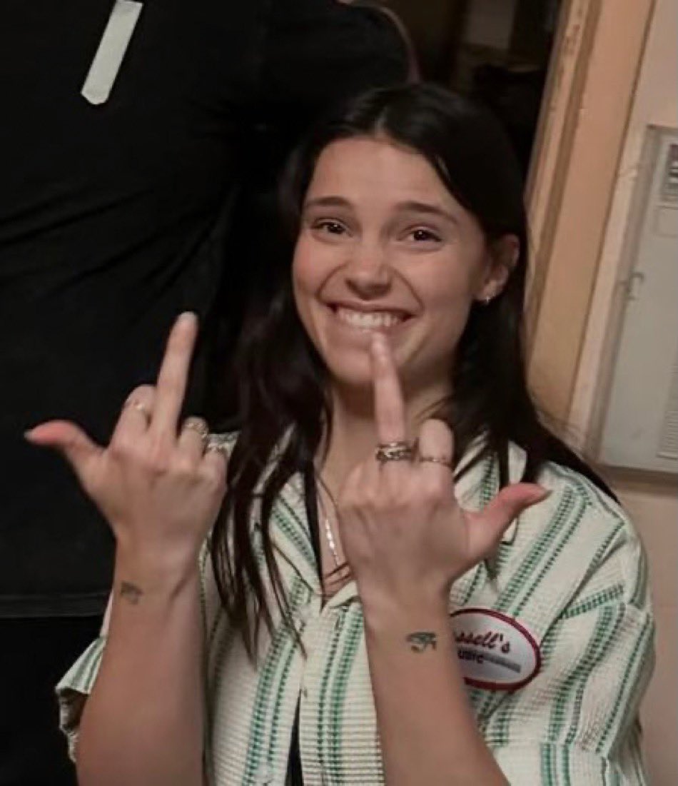 caroline 💐 | bnd era 🕷️🕸️🖤on limited 😕 tweet media