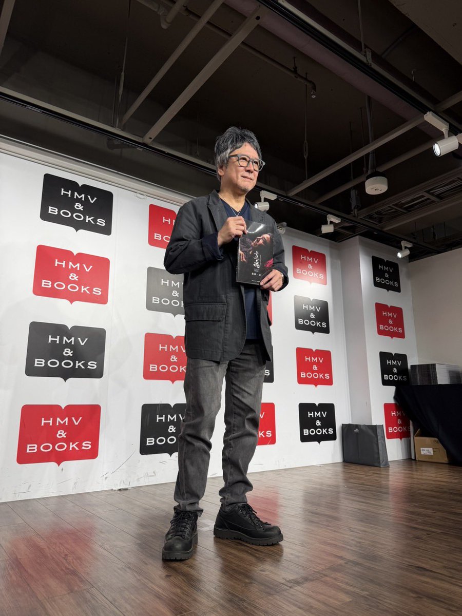 渋谷で写真集発売の、記念イベントでした。 暑い中足をお運び頂いた