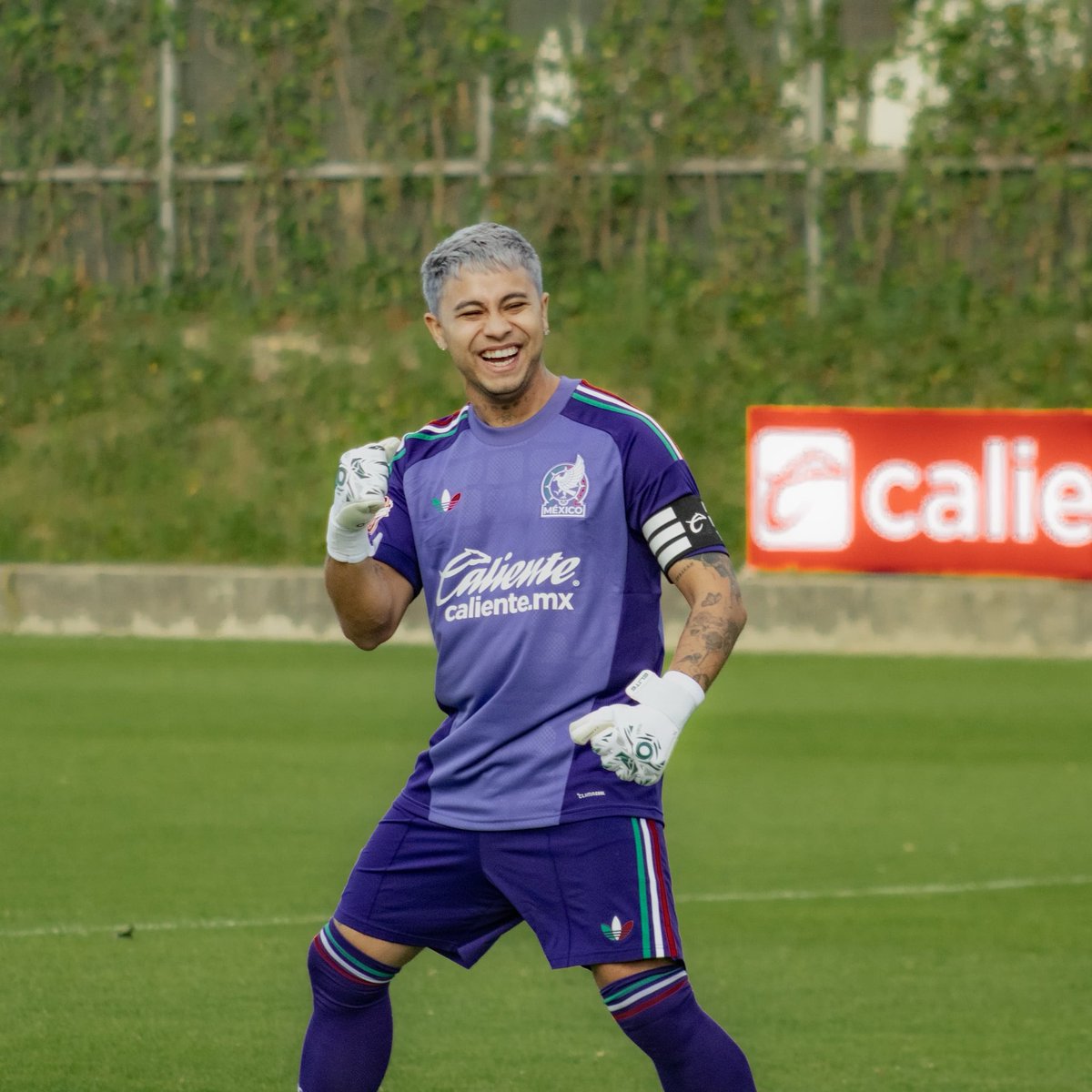calientesports's tweet photo. ¡PICKS UNITED GANÓ, GUSTÓ Y GOLEÓ! 🤑🔥

El equipo de ‘La Dupla Galáctica’ se quedó con la victoria en las instalaciones de la Federación Mexicana de Futbol. 

#MásAcciónMásDiversión https://t.co/Jz81n4wW64