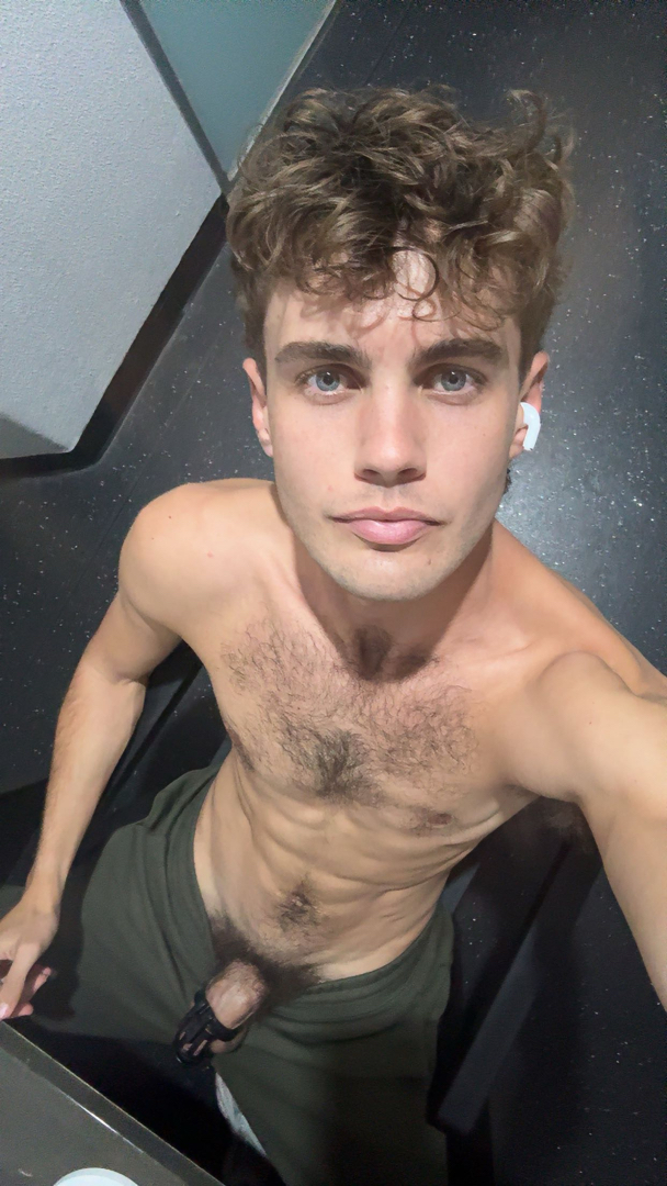 oliverxfit's tweet photo. Ever found a cock too big to cage up? https://t.co/OdC4gjrDlt