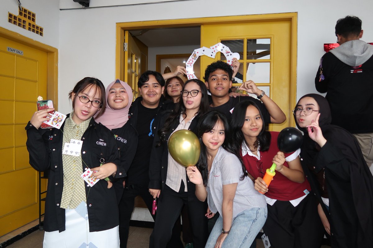 howhilly's tweet photo. maba #sappkitb #arsitektuitb 26, kalo kalian suka nonton podcast n interested in broadcasting, 🎙️📸  atau MAU NONTON KONSER GRATIS???

REACH ME OUT YA, i'll spill tipis tipis UKM 8EH Radio ITB #MendingMasuk8ehradioItb https://t.co/mrD7fiBwEO