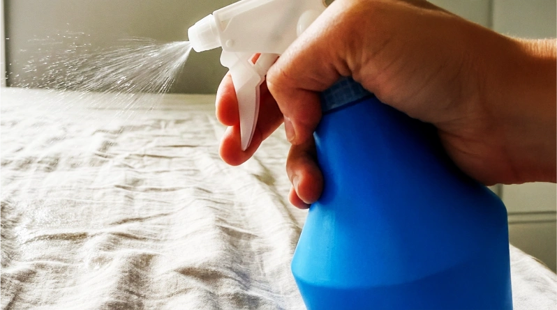 besttoffer's tweet photo. 🛏️ Spray Alcohol On Your Bed At Night

Your mattress absorbs more than you think.

Sweat.

Body oils.

Odors.

Over time, they build up.

Many people use a simple mixture before bed.

Mix equal parts rubbing alcohol and water.

Spray lightly across the mattress.

Let it dry completely.

Alcohol evaporates quickly.

And may help reduce odors and surface germs.

Simple.

Cheap.

Effective.