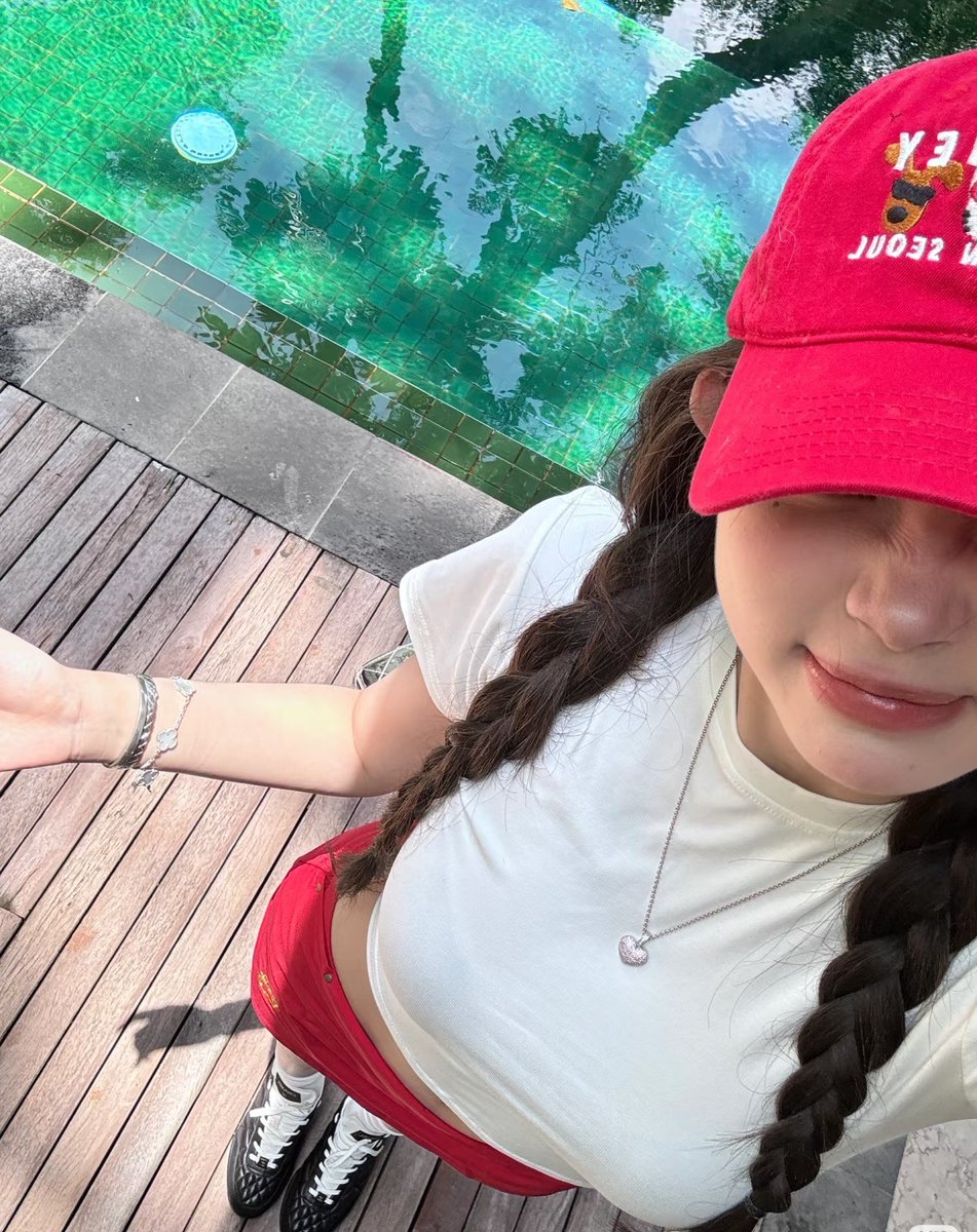 anya tweet media
