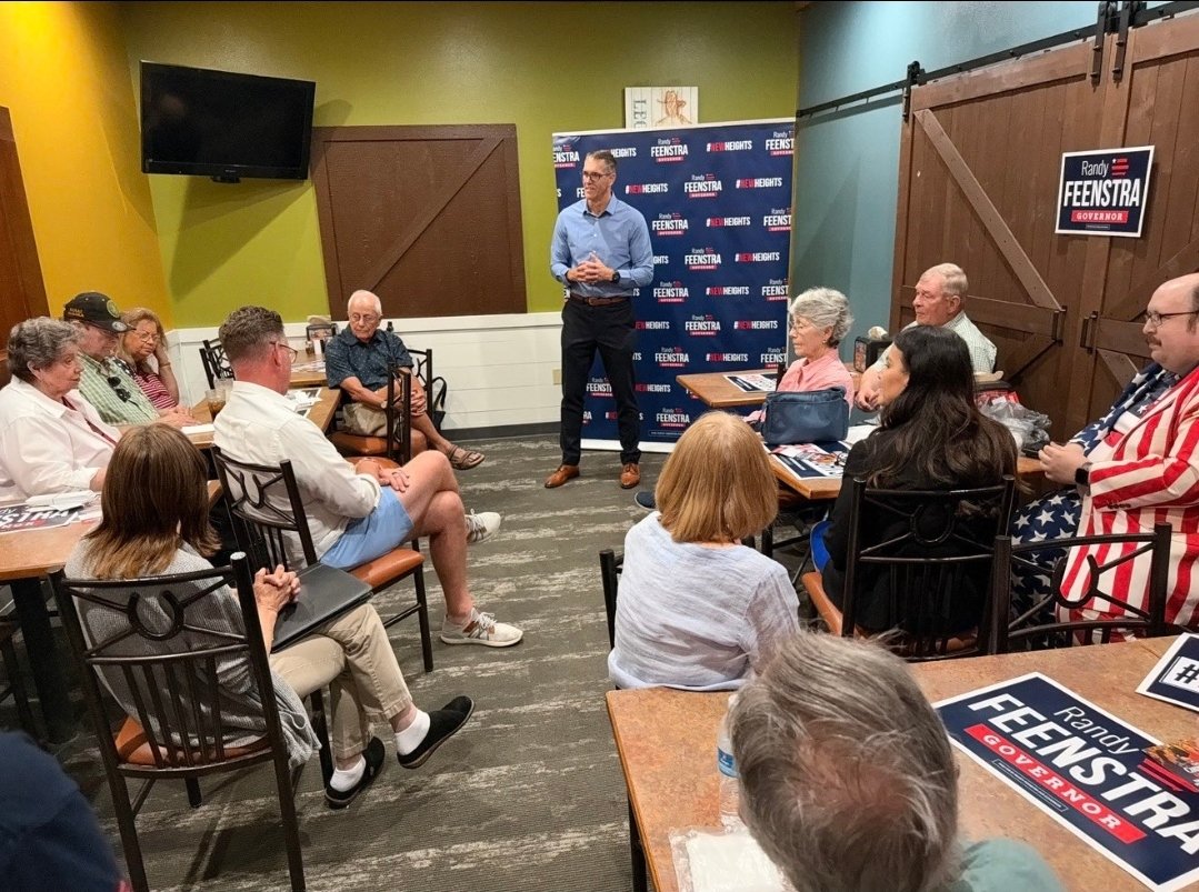 JennTurnerM4L's tweet photo. Packed house for @ZachLahn 
Make Endorsements Great Again! https://t.co/Ds7rdhUSXR