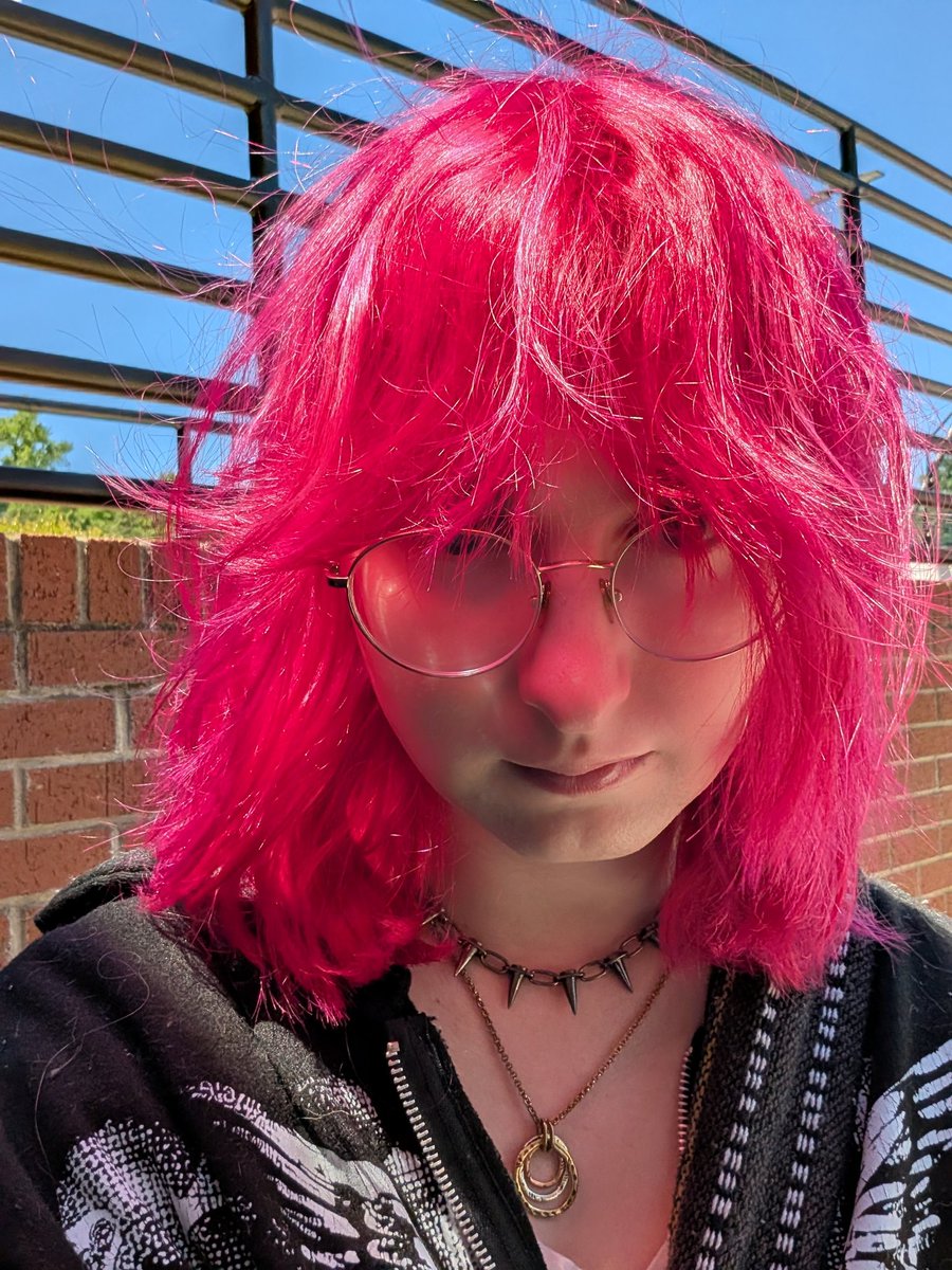 ProKatNip's tweet photo. help my hair turned pink https://t.co/2PUCUtCKGm