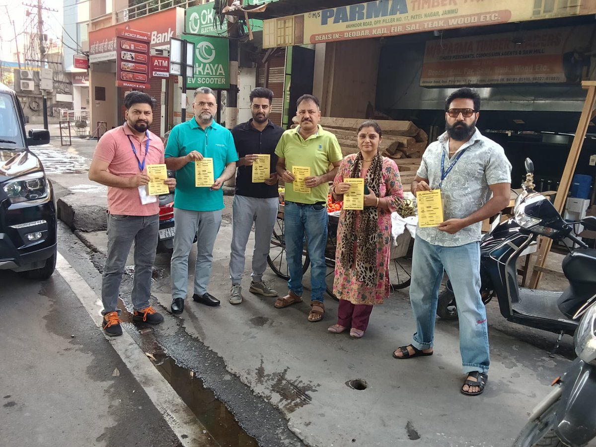 jmcjammu's tweet photo. Even on a Sunday, and on the final day of the Census Self-Enumeration drive, the entire JMC team is on the ground, working tirelessly to maximize citizen participation and ensure every eligible resident gets an opportunity to complete self-enumeration. 
#Census2026 https://t.co/wdogR4ZibY