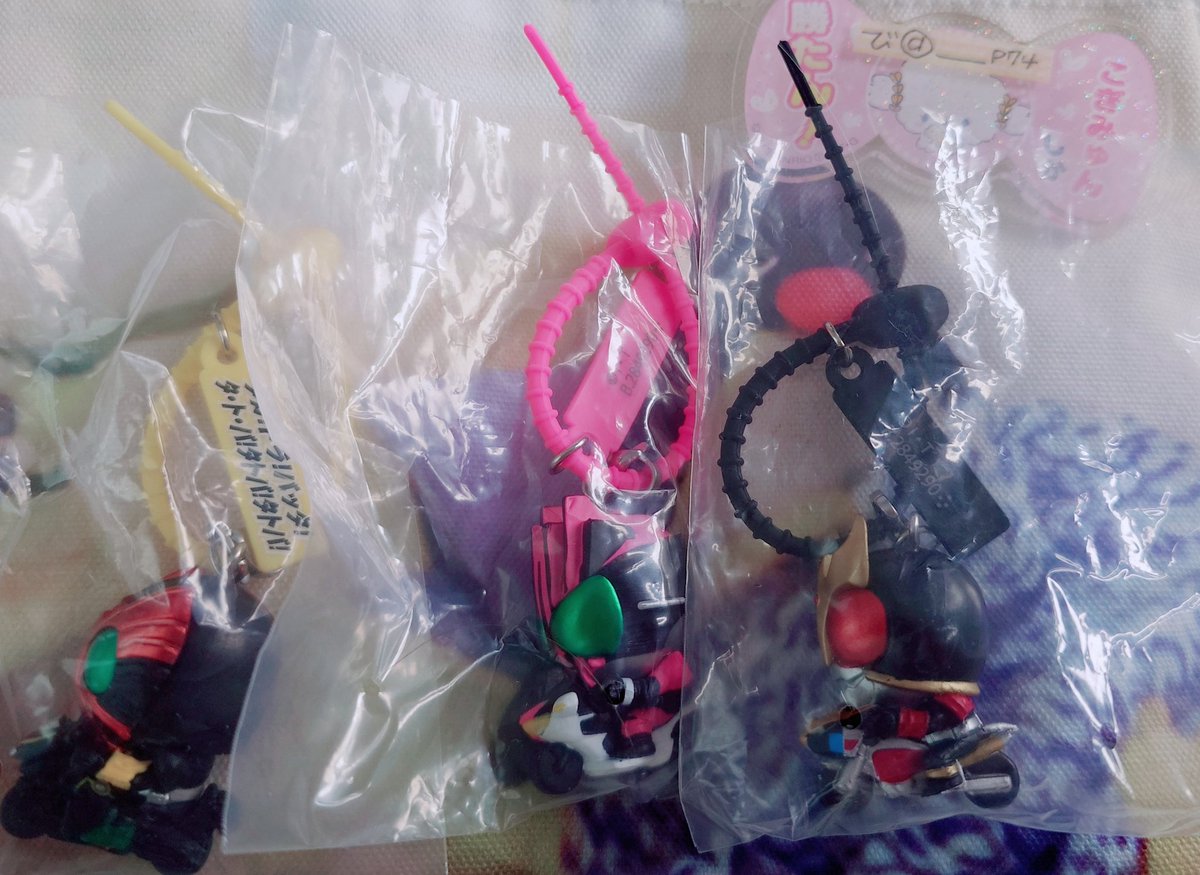 _________p74's tweet photo. ▽仮面ライダー カラフルマルチチャーム

【 譲 】クウガ/ディケイド/オーズ
【 求 】W

~3∶1での交換も可能です🥲
郵送でのお取引となります https://t.co/c3WUlXyefh