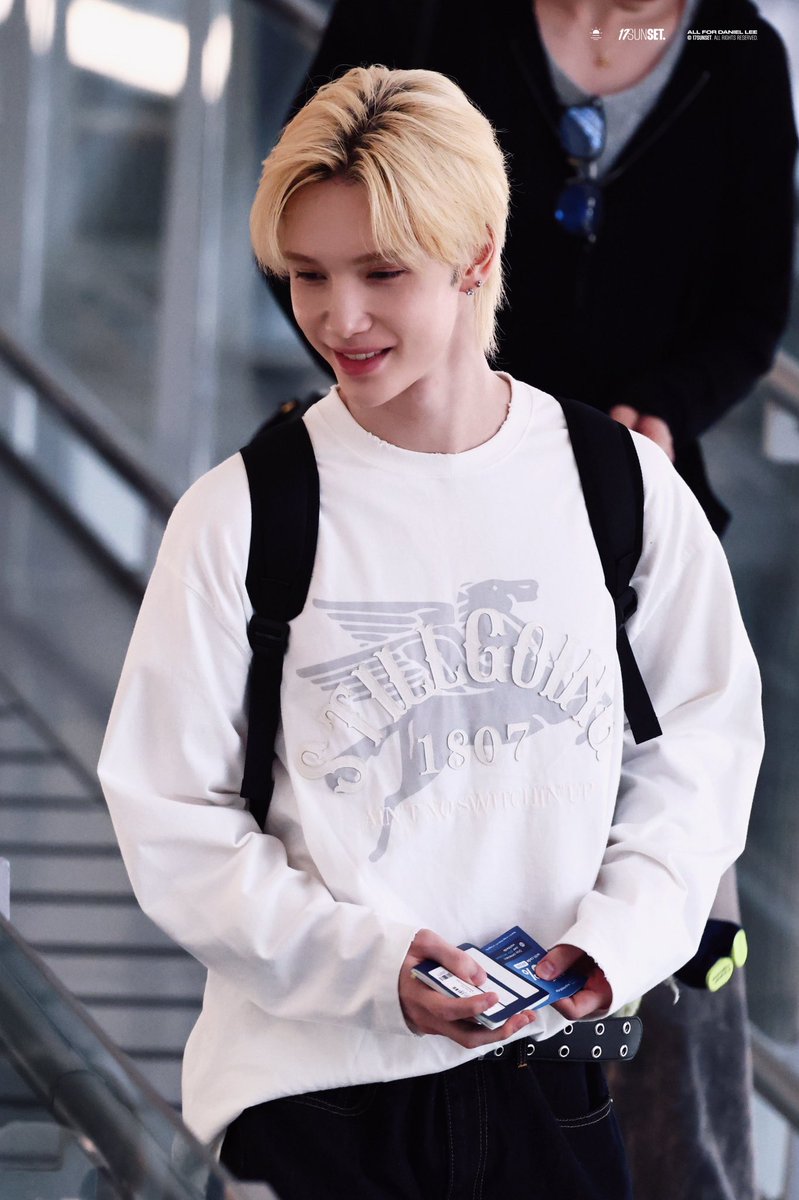 17sunset_0811's tweet photo. 260531 BKK Departure🛫

#Daniel #SMTR25 #이다니엘 https://t.co/ZPDr4msefj