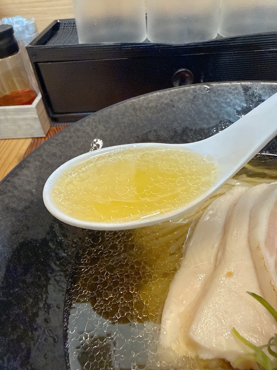 Tobinobu0502's tweet photo. 😋 らぁめん 麺屋 秀（兵庫県加西市）
🈺煮干し営業最終日⭐️
限定⭐️冷やし煮干しらぁめん
煮干し好き❤️にはタマラン❗️ニボニボ〜♬エエ香り〜🎶モチモチ❗️ツルツル❗️シコシコ〜自家製麺🌾煮干しスープ🍜バリウマーーーMAX‼️〆は👀冷やし煮干し茶漬け🍚あざぁーす(^_^)v
#らぁめん麺屋秀 https://t.co/n7ni3WAxsd