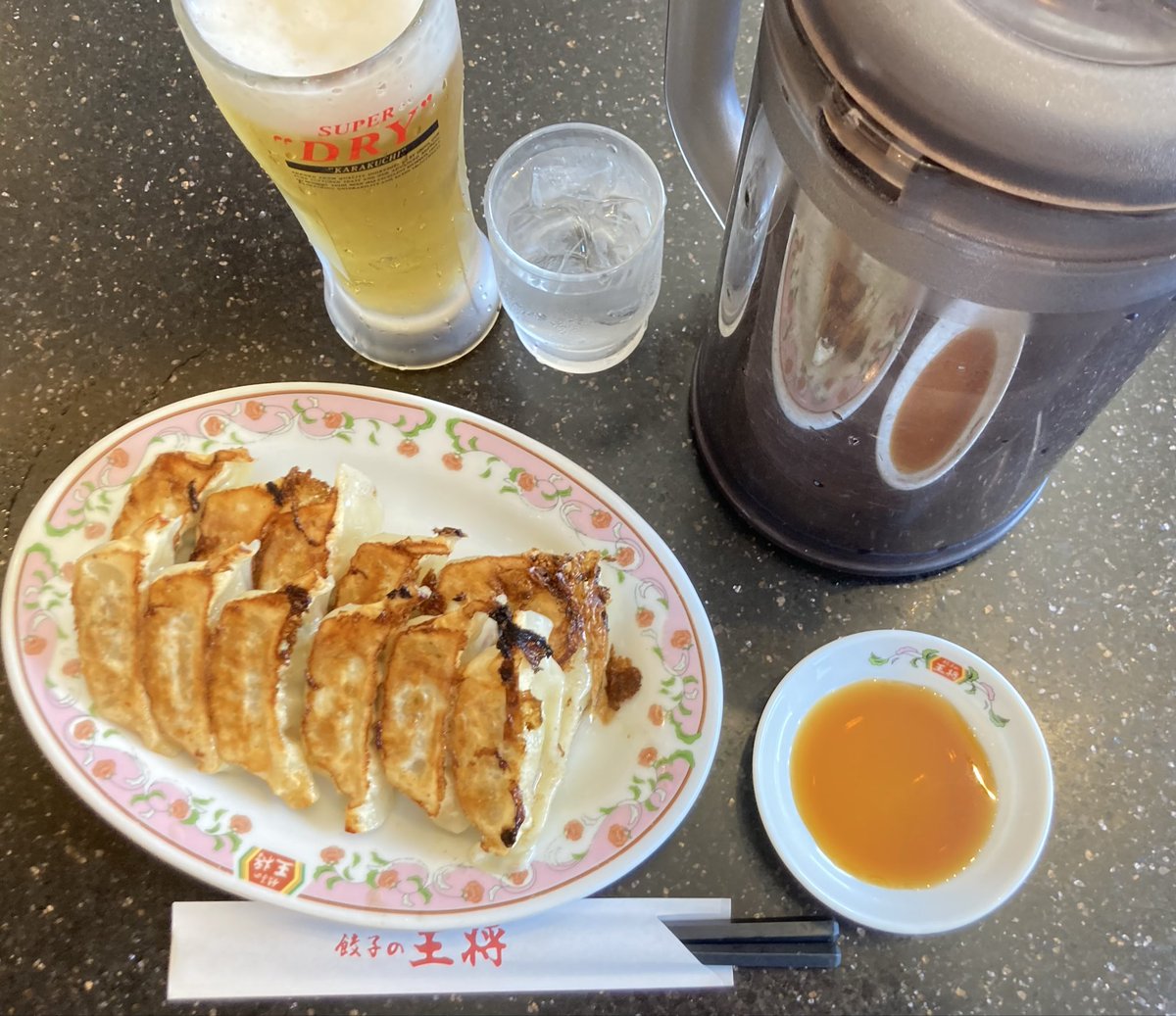 renrenren117's tweet photo. 🥟おひる🍺
Unlimited cold water
Delicious 餃子 and チャーハン
#ohsho
#japan
#lunch
Cold draft beer💛好きー https://t.co/TqqFy30m7b