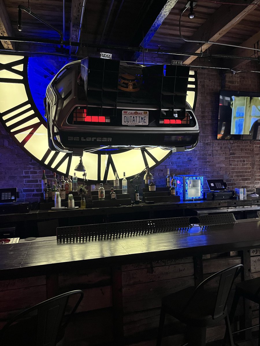 KingJ323's tweet photo. This is the hardest bar 🍻 in the world 🌎 the CHI is celebrating the Spurs 🏀 🏆 eliminating The OKC Floppers! Fukkk you racist OKKKC nobody likes ya racist flopping asses! I hope ya got the +6600 odds 👅 💰 💰 💰 💰 💰 💰 👽 👢 https://t.co/U0nj0CcGyf
