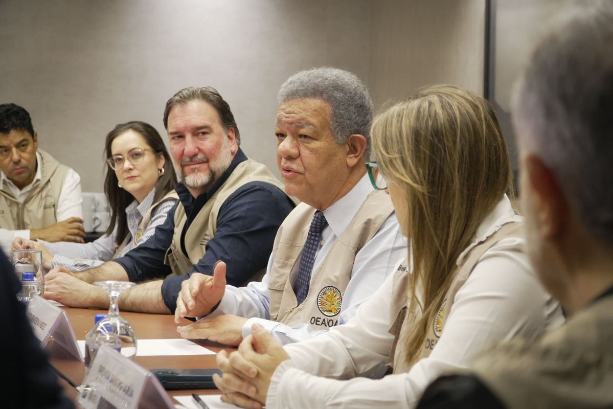 OEA_oficial's tweet photo. El Jefe de la Misión de la #OEAenColombia @LeonelFernandez sostuvo un encuentro con la delegación de la Misión de Observación Electoral para Colombia de @COPPPALObserva, para dialogar sobre el trabajo de observación que encaminan ambas instituciones de cara a las #Elecciones2026 en 🇨🇴.