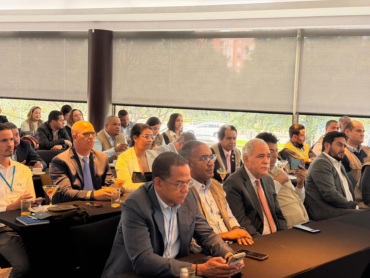 CopppalObserva's tweet photo. 🗳️🇨🇴 Reunión preparatoria de la Misión de Observación Electoral de la @copppal_oficial rumbo a la elección de Colombia. https://t.co/LVyGrICnbO