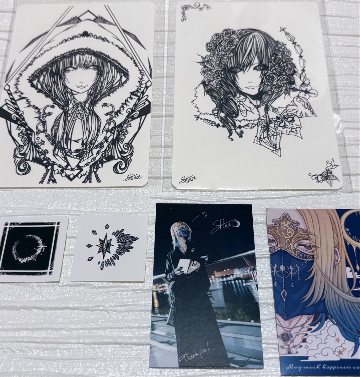 shimoamof's tweet photo. ・デザフェス63リポスト祭り
Noriさん(@galet_de_minuit )の
アクセサリーストラップ
缶バッジ　
イラストトガシさん(@irasutotogashi )のステッカー
shinaさん(@re_shina_ )
のポストカードとステッカー
綺麗で素敵なデザインでお迎え出来て嬉しいです☺️✨✨
@designfesta  
＃デザフェス63リポスト
#デザフェス63戦利品