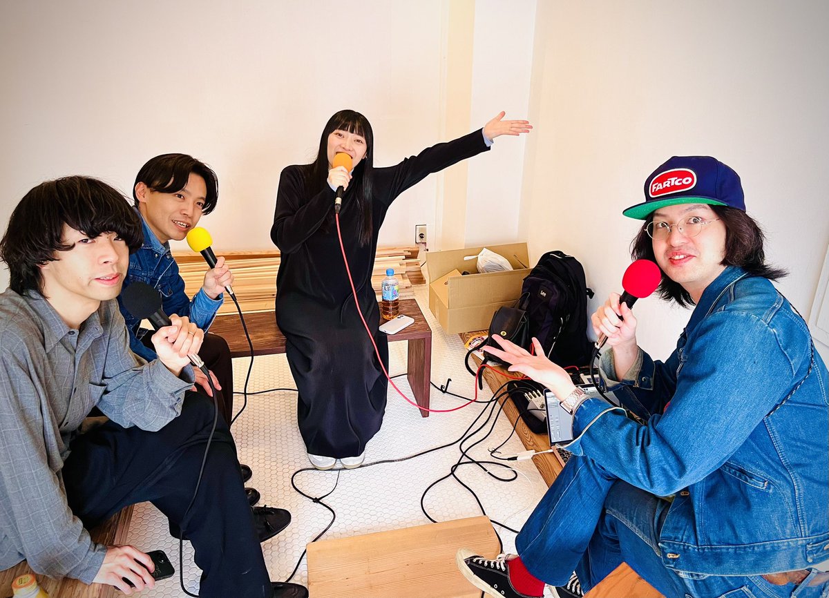 motion_records_'s tweet photo. 🎧お知らせ🎧

最新回更新！
Easycome x motion recordsのポッドキャスト「話し声が聞こえたら」
今回は第20回をお届けです。

20回目という節目は、motion recordsについてフォーカスしていただきました。
オープン前の店舗に機材を持ち込んで、Easycomeメンバーから質問をもらっていろいろとみんなで話してます。

変わらずラジオメンバーは元気で、皆さんもお元気ですか？

https://t.co/Bx13T8MvdQ