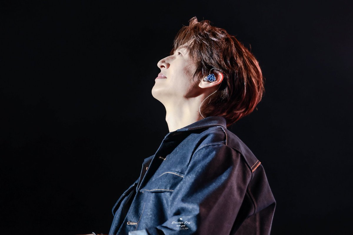 BeautifulDaygod's tweet photo. 260529 HoooW 콘서트 HQ
[ONE FAMILY, 10,000 DAYS] 

🅻🅾🆅🅴˚₊·—̳͟͞͞🩵

#god #지오디 #HoooW #손호영 https://t.co/L23tJARCYu