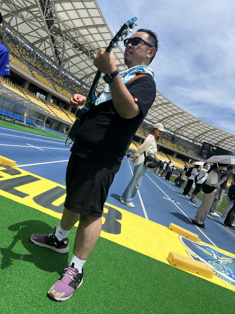 APES_official_'s tweet photo. おいおいおい！😳

興奮が止まらんよ🤩

APES スタジアム🏟️ライブ

凄いことになっております

🕺⚽️

13:45頃ぶちかまします🎤

#うつのみや花火大会　#カンセキスタジアム　#栃木SC https://t.co/XXFVm6YuCe