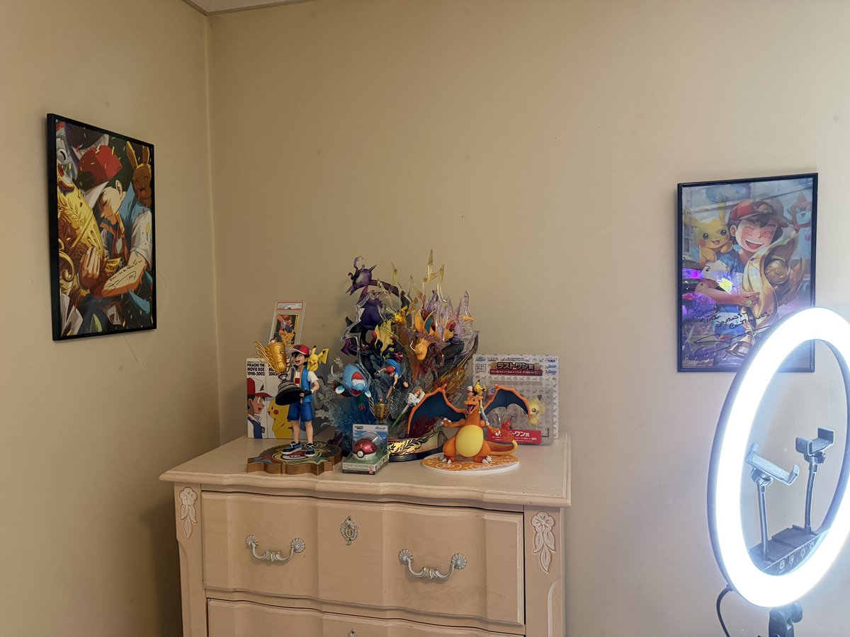 EvanSmith18's tweet photo. I finally have my own little studio. It’s a work in progress, but I’m really proud of it so far. https://t.co/nyKUM20EYw