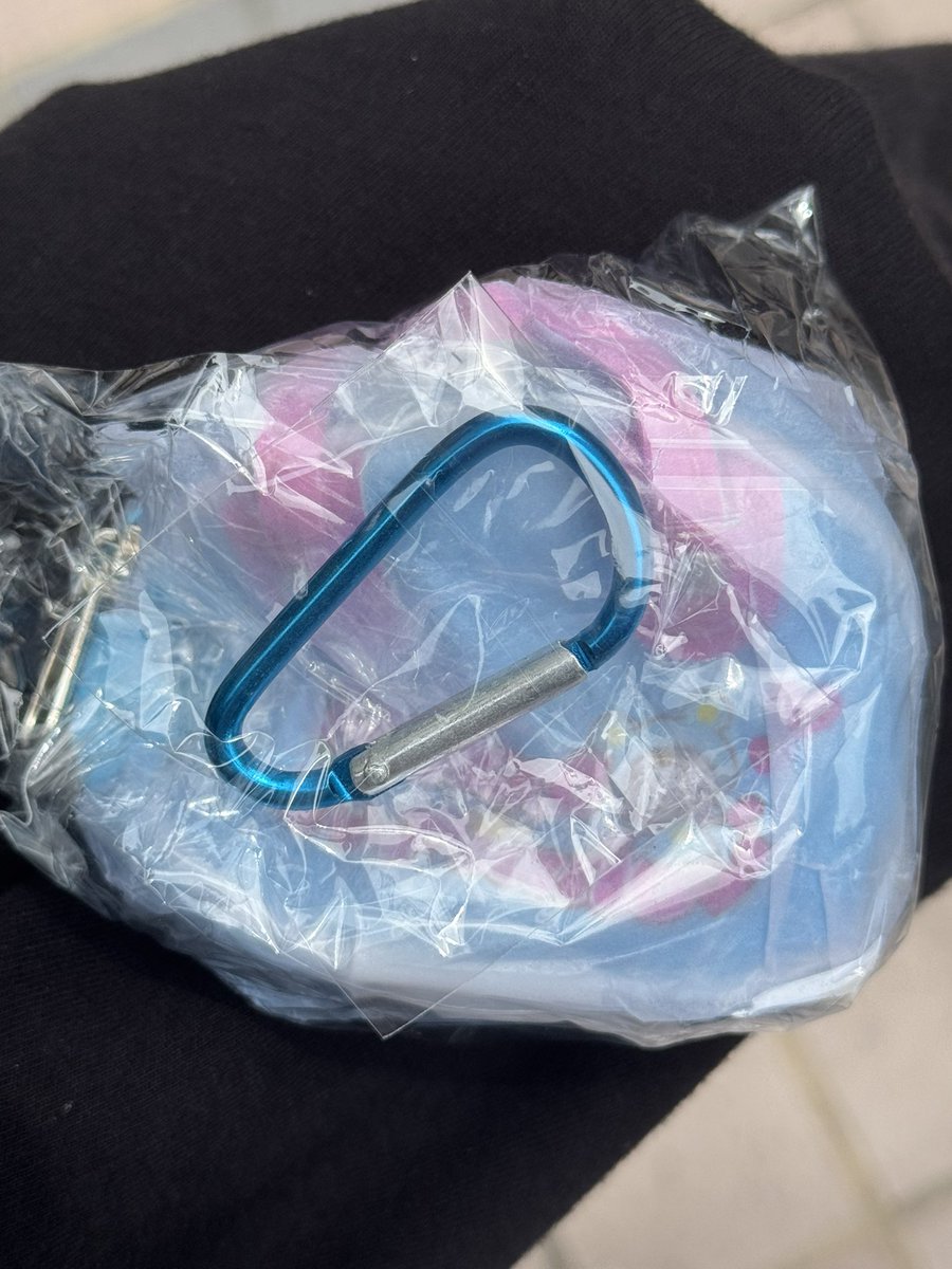 LmTmtmM's tweet photo. メゾピアノ ミニエナメルバッグ
マスコット ガチャ　交換　譲渡

【譲】D:ブルー×ピンク
【求】E:ブラック、C:ピンク＞A:ピンク×ホワイト、B:ホワイト×ピンク

本日大阪駅付近にて手渡し交換優先 https://t.co/8DmJCjLRUB