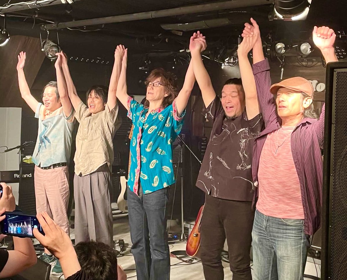 750fTetsuro's tweet photo. 昨日大船ハニービーライブ、沢山のご来場本当にありがとうございました！久しぶりの曲も演奏できたし新曲もご披露できたしで、ホッとしています。次回てつバンは12月4日金曜日夜公演、レコ初‼️ハニービー‼️皆さんまたお会いしましょう！
#大船ハニービー
#てつろう
#ミトコンドリア https://t.co/jCS9pnXUrb