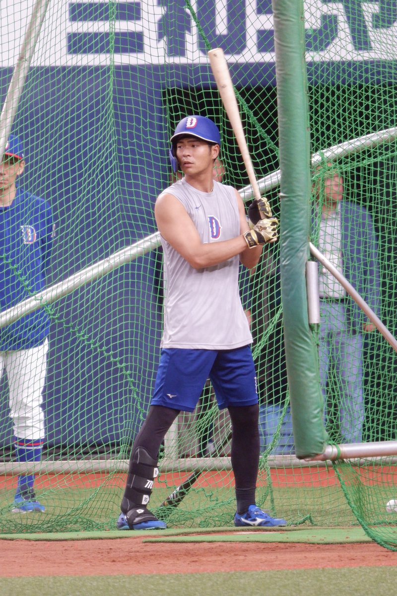 cd_s2itr's tweet photo. バッティング練習の格好もやんちゃ

#土田龍空 https://t.co/yIHfW1twdW