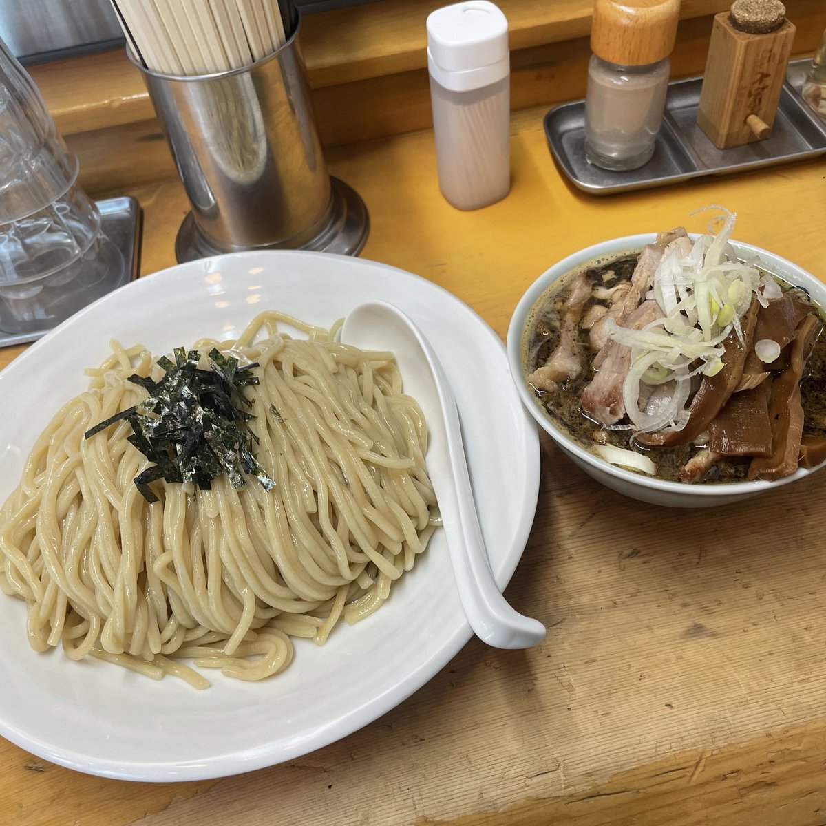 si_Chance07's tweet photo. 中華そば 喜富
大塚駅 美味しい つけ麺 https://t.co/lnZFHz6fYX