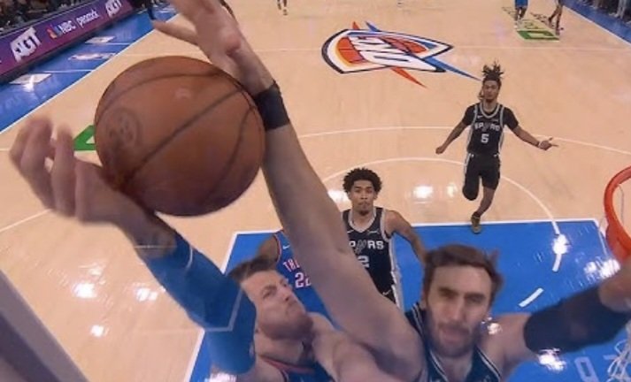 Yanley's tweet photo. @spurs @HEB @Ledger Thank you Luke Kornet https://t.co/iYLbn6l8Uh