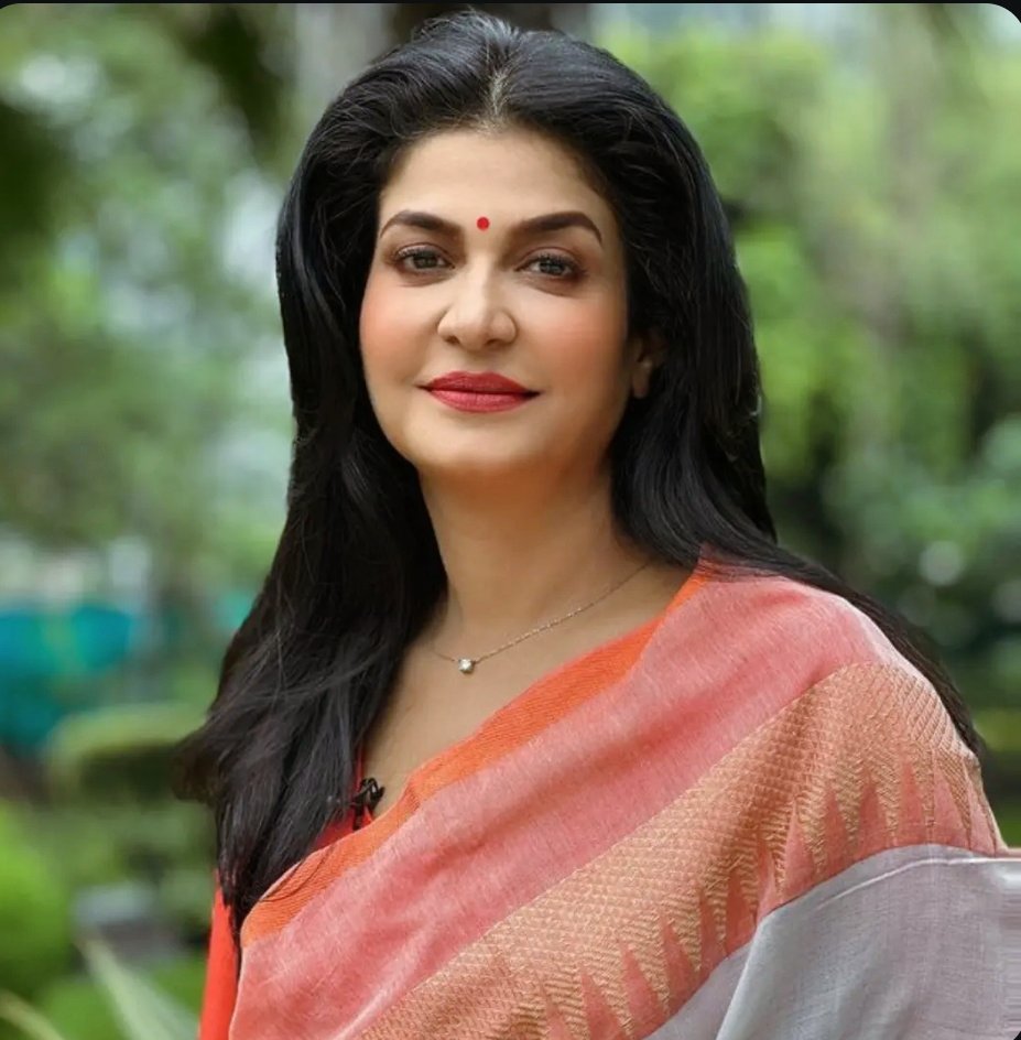Oyemisty's tweet photo. My Modi will save me.

India's number-2 journalist thought that she would protect her Modi, that no one would question him and no one would point a finger at him. But things turned out the opposite.

India's number-2 journalist, Anjana Om Kashyap, is calling India's top teachers worthless __

"Useless. These YouTube teachers pick up a blackboard to get views and say or write anything; they do not have even the slightest bit of real knowledge. This is being said to people who question the government."

Mr. Modi's favorite journalist is calling Indian teachers worthless because teachers who teach on YouTube educate millions of children at a very low cost.

They constantly raise tough questions about the Modi government regarding education and the health sector-issues that teachers understand very well.

The work that should actually be done by journalists is being done by India's online YouTube teachers.

But a reporter like Anjana Om Kashyap is insulting them by calling them worthless and damaging their image.

The goal is that they should be defamed and stop speaking against the government, and instead begin praising the government like these people do.

However, Anjana Om Kashyap has picked the wrong fight this time because YouTube teachers have millions of students. Poor children, laborers' children, and students from villages who cannot afford expensive city rents can study from their homes in villages using just ₹200 worth of internet for an entire month.

She is considered one of Modi's favorite journalists and has conducted many interviews. Many BJP MPs and ministers admire her because she asks the kinds of questions that BJP and Modi supporters like.

Now almost all online teachers have started exposing the government together, one issue after another.

Paper leaks, the Indian education system, the Indian healthcare sector-teachers from every field have stepped forward to challenge the Modi government.

One thing the world knows is that no one understands government-related issues in greater detail than teachers, because teachers in every field know exactly what is happening in their respective sectors.

If all teachers enter the field together, they can challenge every move of the government.

Teachers will demonstrate the power of Digital India on YouTube, highlight the government's shortcomings, and ask tough questions of the government-the kind of work that is usually expected from journalists, but which Indian teachers have now started doing...