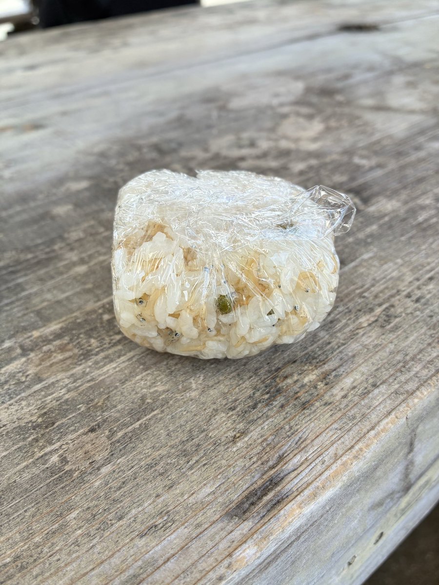 ichi3426bm's tweet photo. 美山も暑い🥵
となりに座ってるおばあちゃんに
山椒とジャコの手作りおにぎり🍙
貰った‼️😁
めっちゃ美味しい‼️ https://t.co/PBKN1HdmtW