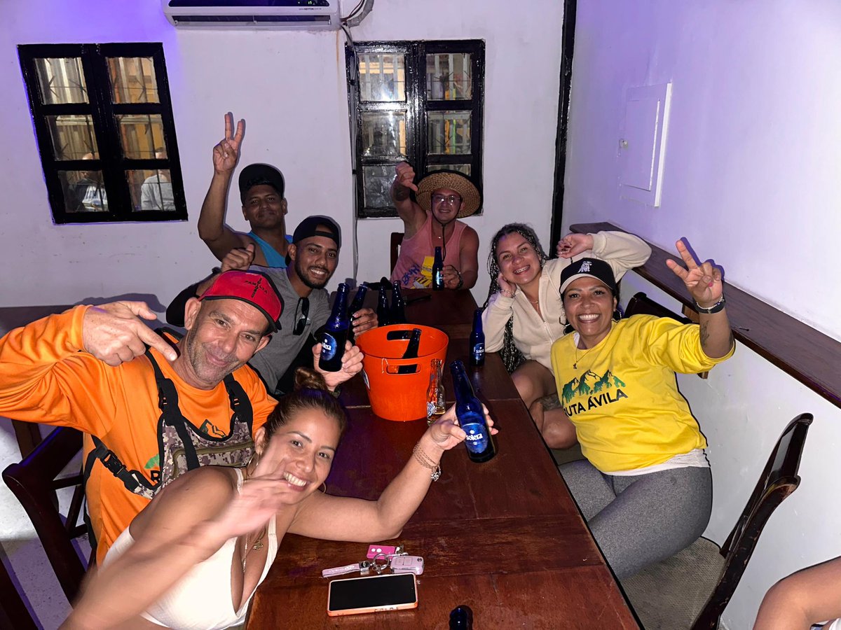 ascaniado's tweet photo. Y así terminó hoy mi día de ruta en la montaña.

Risas, compañerismo, misterio y retos✨💪🏾. https://t.co/duUdaT7Qyd