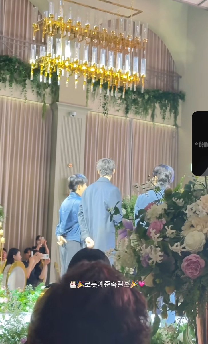 sanhaprotector's tweet photo. Astro's manager got married today. Yesterday Sanha said that he would attend his wedding and sing I'll Be There with hyung. SH said he is a manager who is very close to them and was by their side during their most difficult times🥹 #ASTRO https://t.co/dBT1a0UWPA