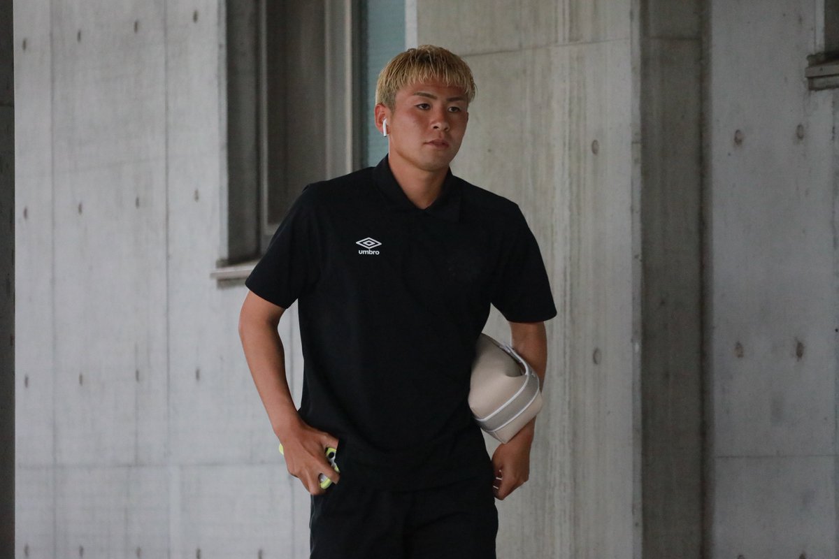 BUS ARRIVAL 🚌 チームがスタジアムに到着しました！ #ギラヴァンツ北九州