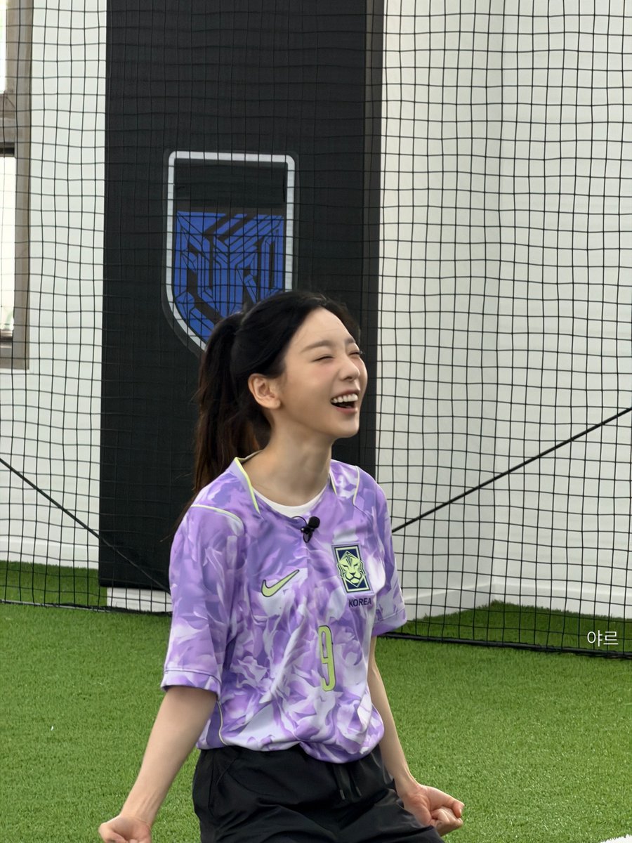 SNSD_0805's tweet photo. [INSTAGRAM] taeyeon_ss:

⚽️⚽️⚽️

https://t.co/e6FblO8SiA https://t.co/WLW7l3nxjs