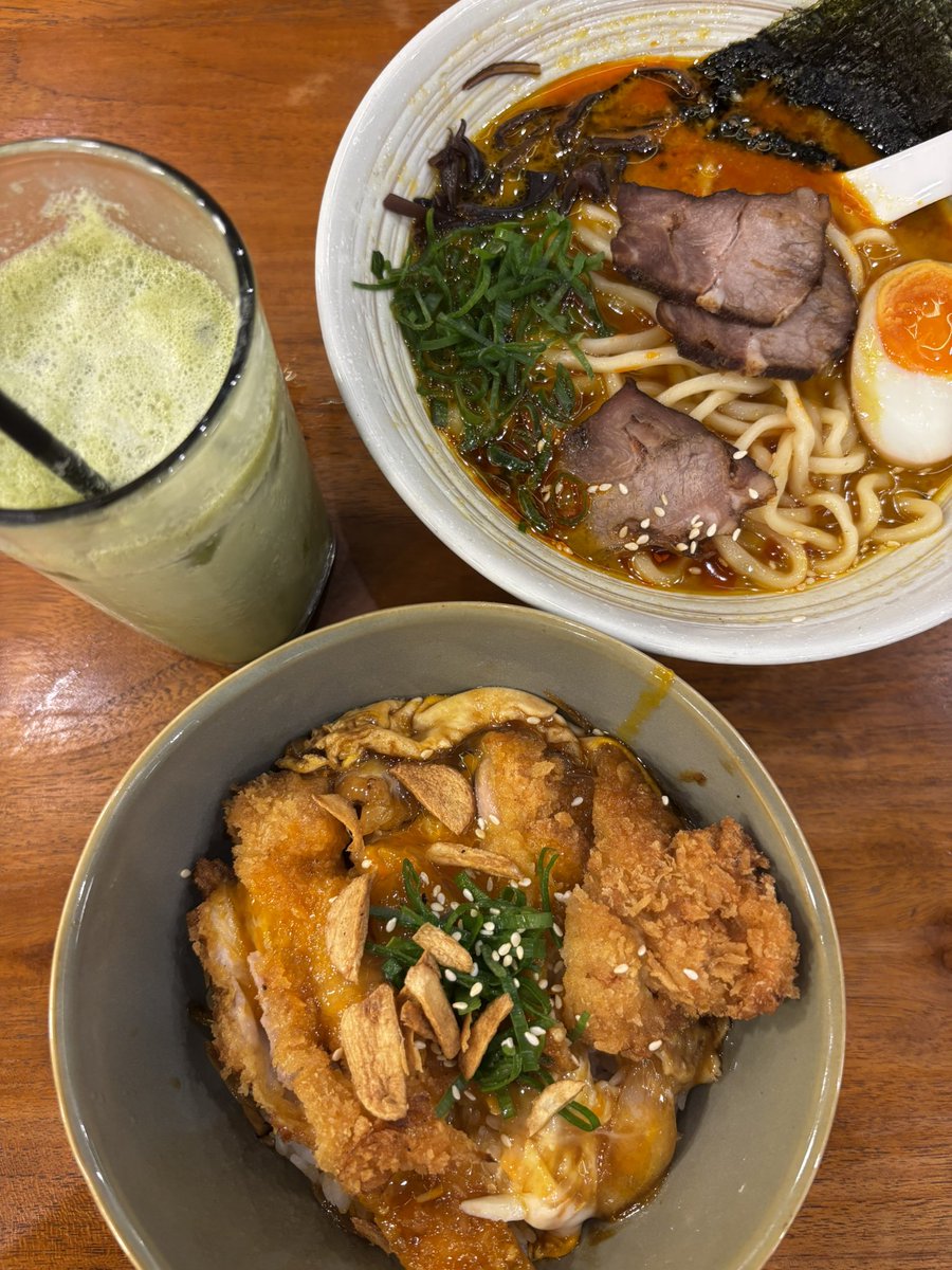 itscicilogy's tweet photo. Ada makanan yang enak, ada makanan yang bikin senang, ada makanan yang bikin merasa hidup masih layak dijalani https://t.co/Na27BlzClt