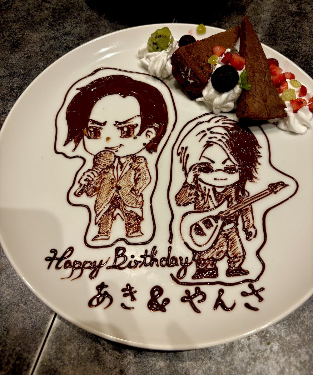 MgRLKay0213's tweet photo. ライブ後はGLAY仲間とごはん✨お誕生日もお祝いできてよかった🥂プレートかわいすんぎ!またはやくみんなにあいたいなぁ(-꒪⁠⩊꒪-)２月のライブまで頑張ろう！ https://t.co/x1W46pMSRr