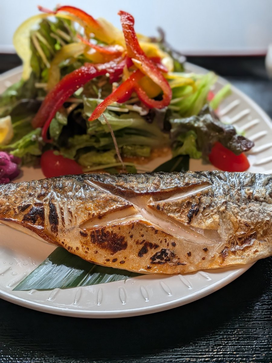 …そしてここの居酒屋ランチの鯖塩焼きがめっちゃ美味しい。 ふっくら肉厚、ジューシー&ボリューミーで 注文時に20〜30分お時間いただきますと ...