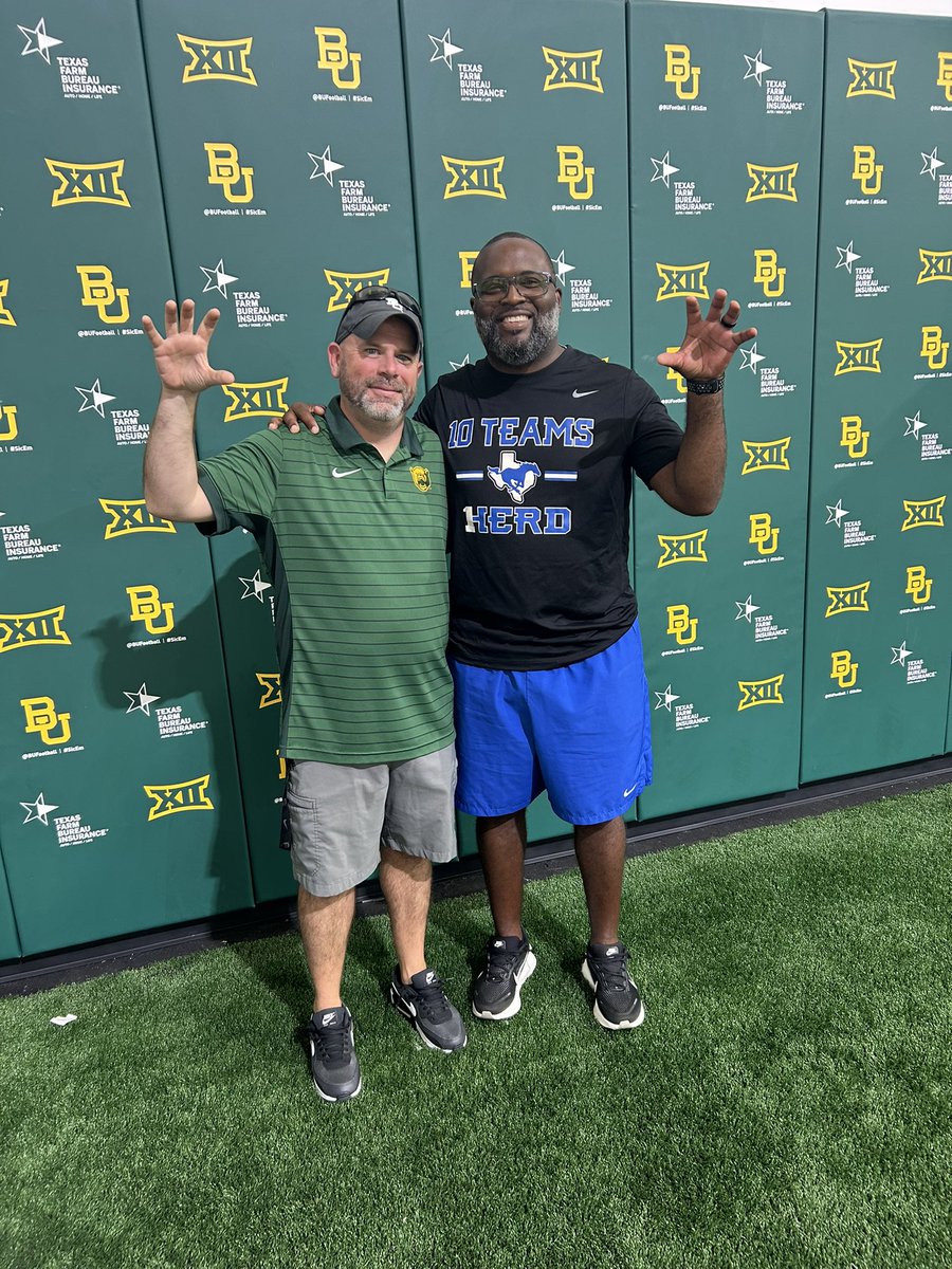 CoachLev2's tweet photo. Big thank you to my old friend @BrianMVaughn for giving up a couple hours on a Saturday to spend time with my family. Brian and I coached together 16yrs ago at Rose-Hulman in Indiana, one of the smartest defensive minds I know. Football relationships last forever! https://t.co/G5qtswvckN