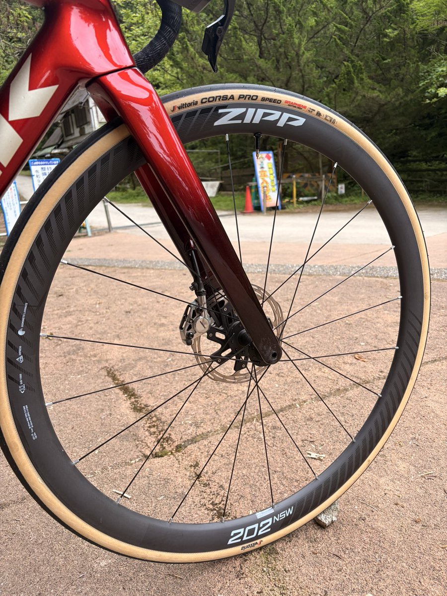 Changingman_TGR's tweet photo. いやぁ〜気持ちが良かった！

マイルドだし
軽いし
転がるし
カッコ良いし
タイム更新したし

言うことなし！！！

ZIPP 202 NSW
Vittoria CORSA SPEED
素敵やん！！ https://t.co/KSKRypcJN4
