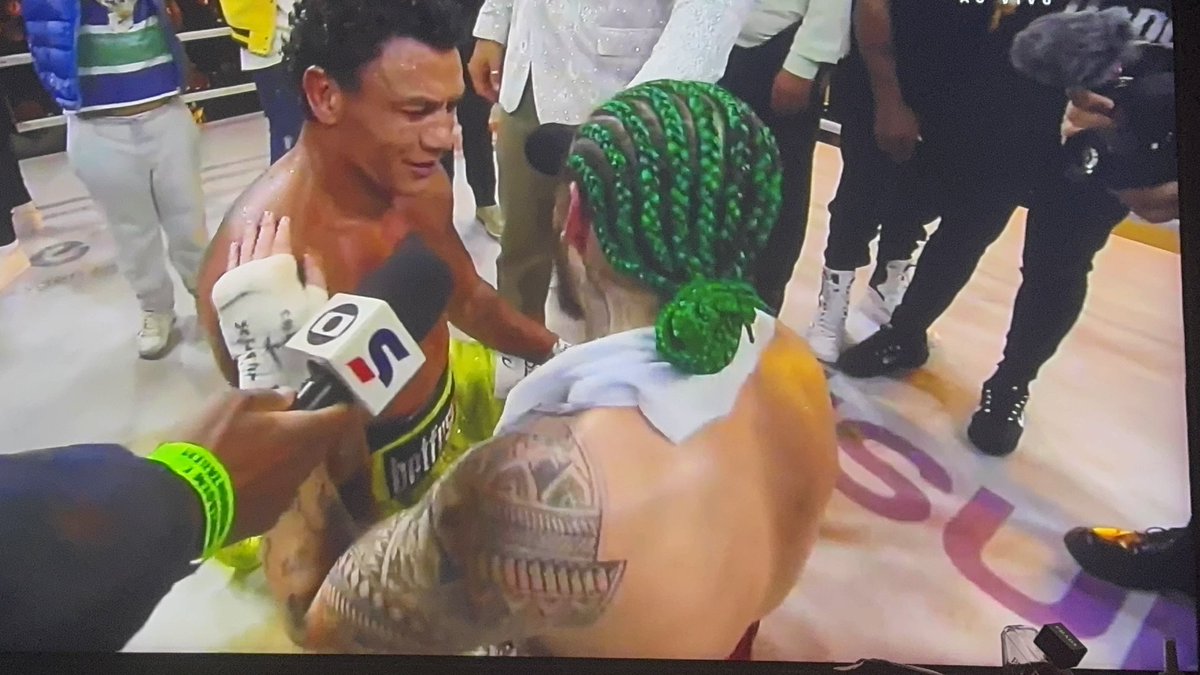 NemFredExplica's tweet photo. Whindersson ainda sem acreditar.
#FMSnoCombate https://t.co/m4juBtl05O