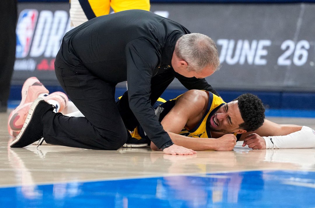 TheFunpocalypse's tweet photo. @dh081818 @CAlmanza1007 The only reason you have a title is thanks to another team's injuries cry more https://t.co/3KQHYaSDmp