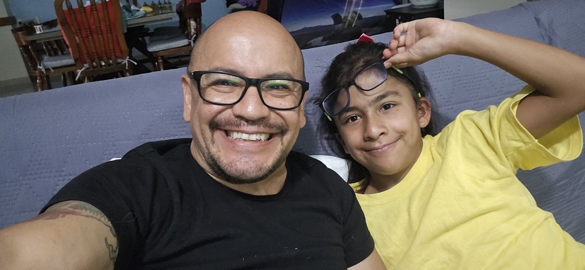 ammtorres's tweet photo. #MiSelecciónAzteca
Apoyando a México, con mi hija Ana Lucía https://t.co/0p6gPnHMJO