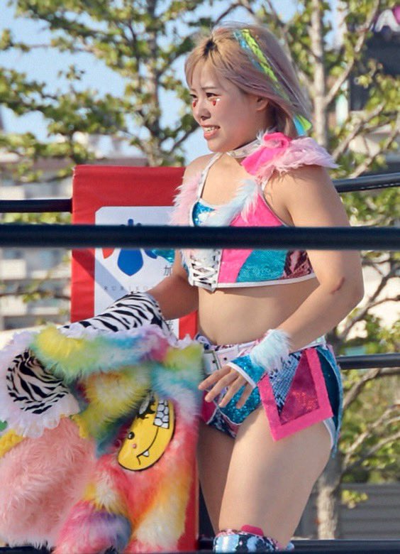Hashimonta16's tweet photo. 2026.5.30
桃野美桜選手✨リアルバースデー✨船橋競馬場プロレス🐎🐎

この日の主役はなんといってももちろん美桜ちゃん🍑🌸

颯爽と登場

#桃野美桜
#マーベラスプロレス
#お誕生日おめでとう https://t.co/NzytihUPtv