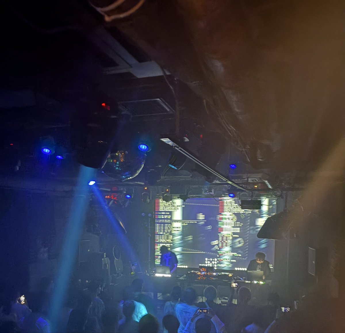 ru_san_ruu's tweet photo. #function_draw
今回も凄い方々がパフォーマンスされていて良き体験でした！
ライブコーディングを使用した作品はいつか自分でも作成してみたいですねー https://t.co/zg3hUDQsbM