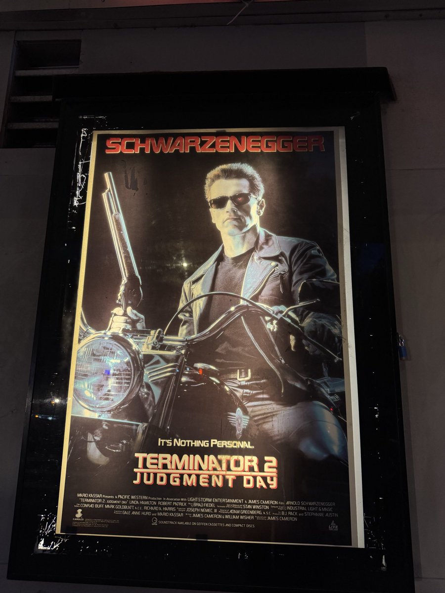 thedurtster's tweet photo. TERMINATOR 2: JUDGEMENT DAY (1991) **** This movie and this guy are my friends. https://t.co/o53F6M9OKI