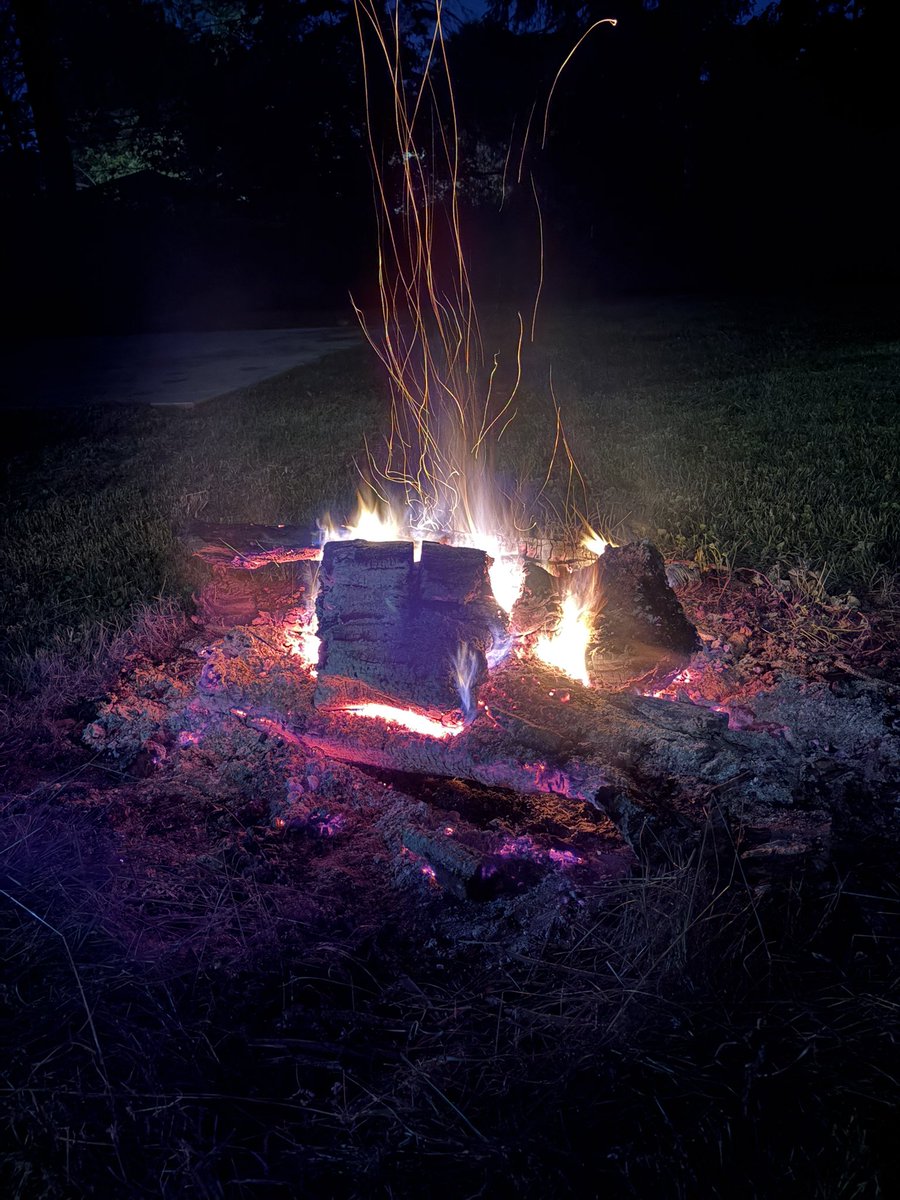 GrowsOhio's tweet photo. The plant look the same as my last few posts I am sure. Again still feeling the vibes from @dirtyhippie77 visit. We also started some of our own. This fire was huge at the start, been going strong for over 3 hrs!!! Let’s grow baby!!! https://t.co/0ye9vo7NFm