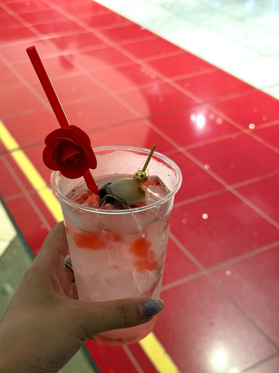 Nagi_ey5's tweet photo. 4年連続
ダービー観にきました！
今年も無事に指定席✨

朝9時から、空きっ腹に
ダービーカクテルがぶ飲みして
フォトスポット並んでみた。
今年のタオル
よくみたら午年って入ってる🥹 https://t.co/j5rBq3bzRz