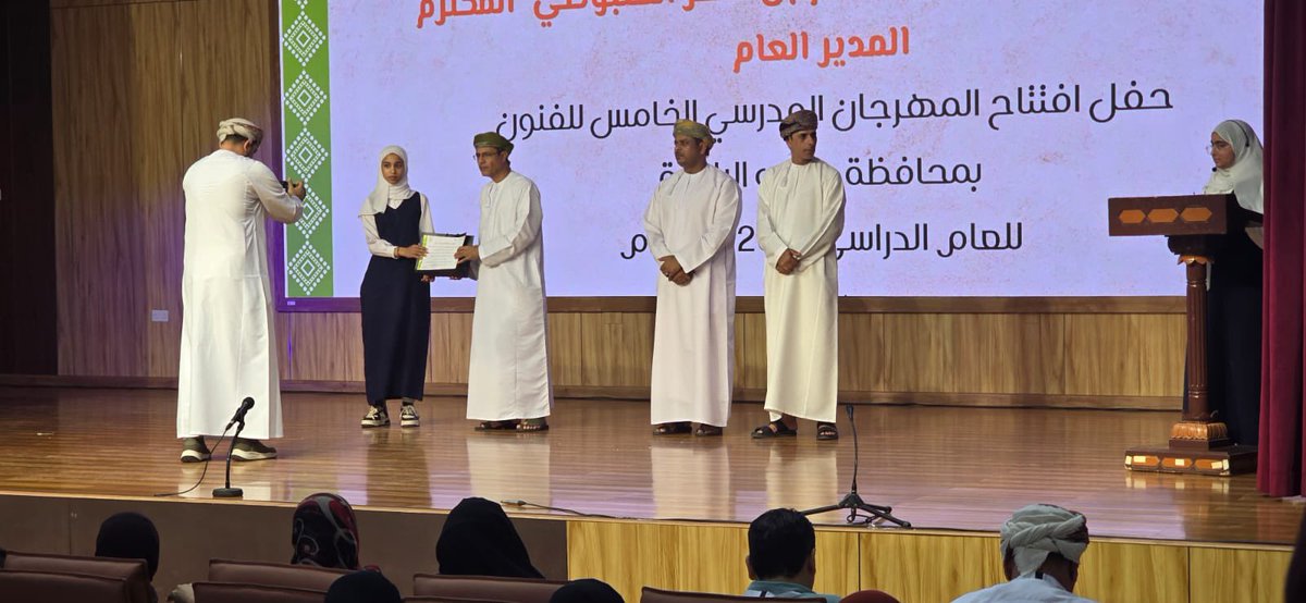 EduGovSbt3337's tweet photo. نفخر بمشاركة الطالبه اليقين بنت أحمد الرواحي في مهرجان الفنون التشكيلة وتمثيلها المشرف لمدرستها من خلال أعمال فنيه مميزه عكست موهبتها وابدعها 
مع أطيب الامنيات لها بمزيد من النجاح والتالق..

#فعاليات_تعليمية_جنوب_الباطنة https://t.co/9ip5yPF9YZ